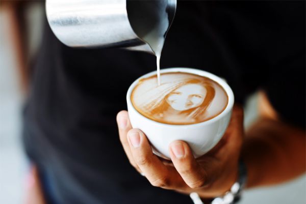 put your image, logo, text or qr on a cappuccino