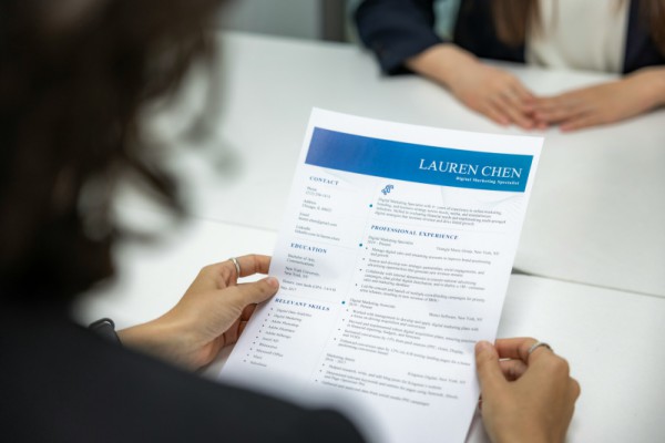 I will write a professional, modern, and ATS optimized resume