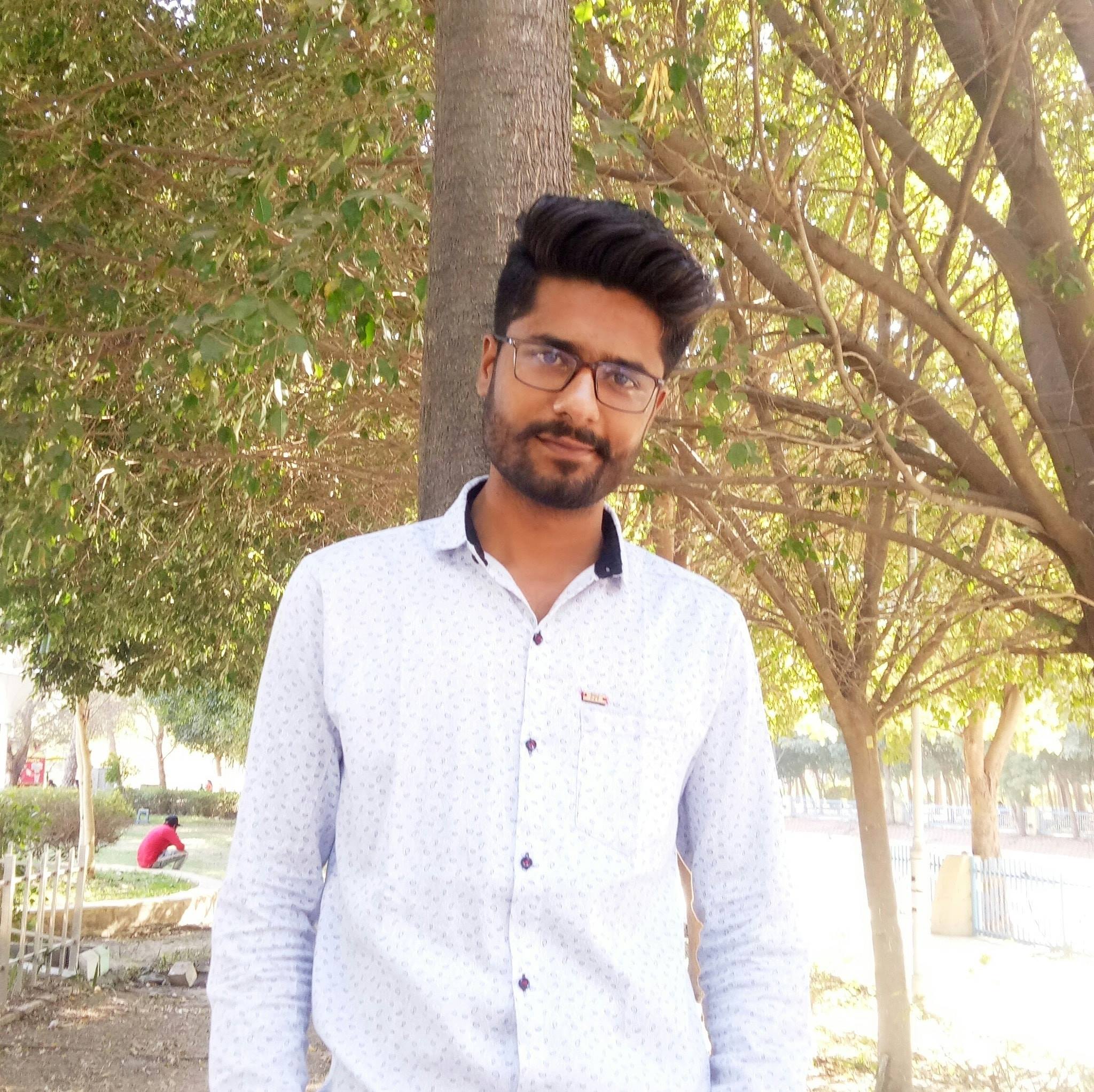 Shubh Bhawsar-Freelancer in Maksi,India
