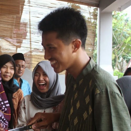 Apis Islami-Freelancer in ,Indonesia