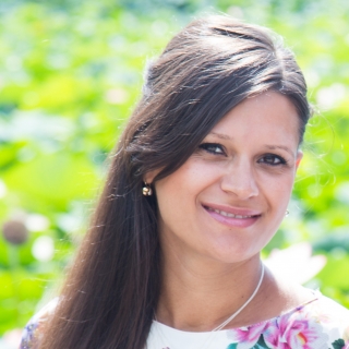 Simona Isar-Freelancer in ,Romanian