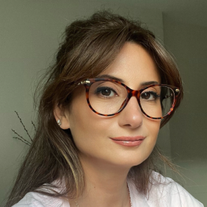Esra Inan-Freelancer in Istanbul,Turkey