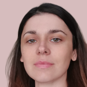 Adriana Airinei-Freelancer in Mănăstirea Doamnei,Romanian